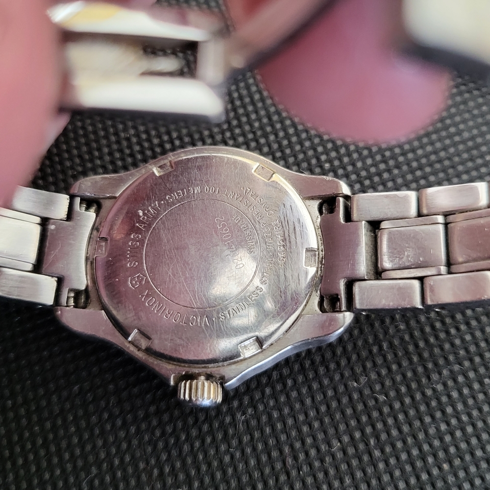 Swiss Army Victorinox Stainless Stl Water Resistant 100m Men's 10652 Wat… - Picture 6 of 10